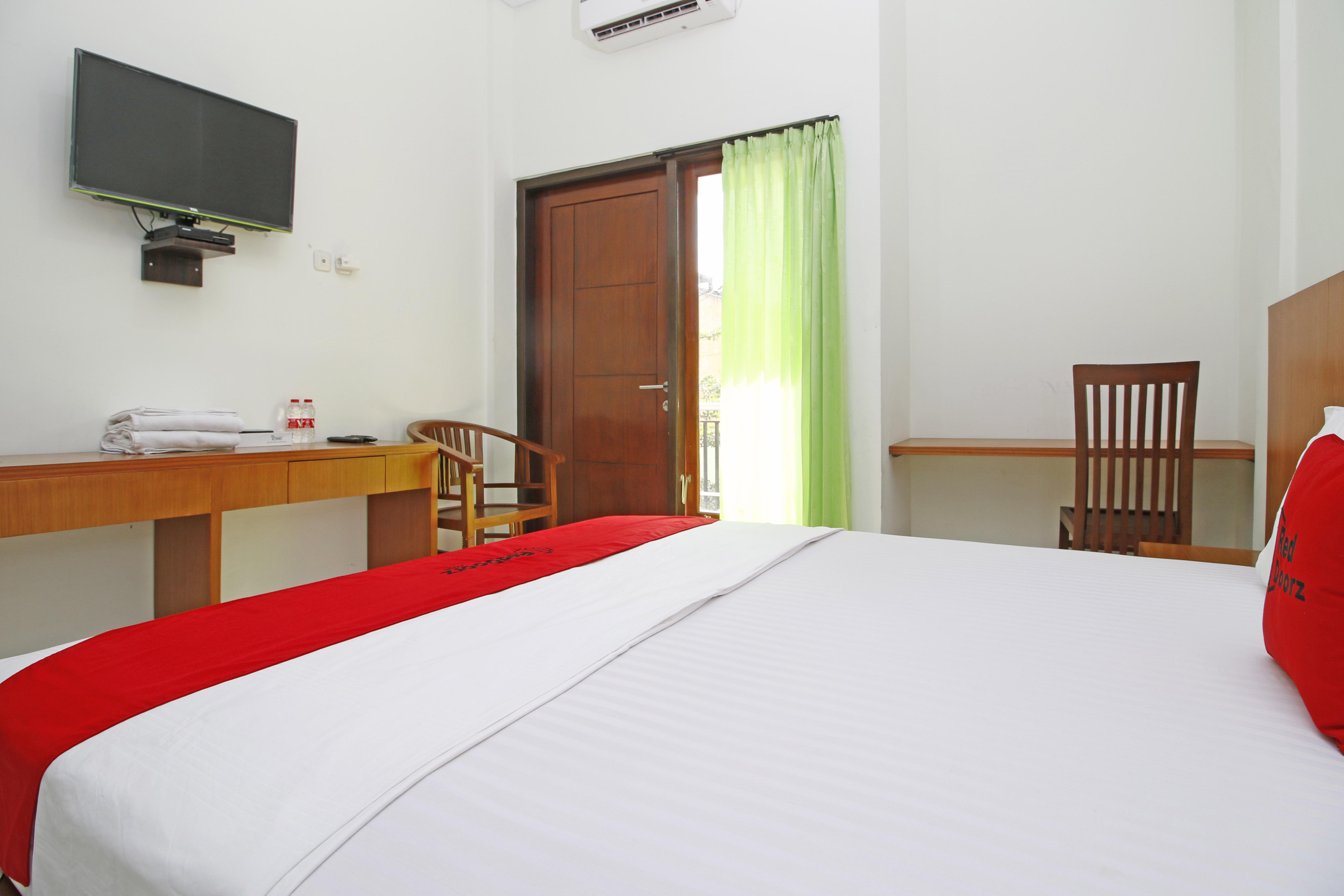 Hotel Reddoorz @ Turangga Sari Kejayan Exterior foto